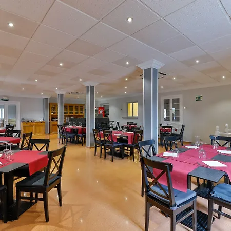 Oyo El Pilar בית הארחה 2*