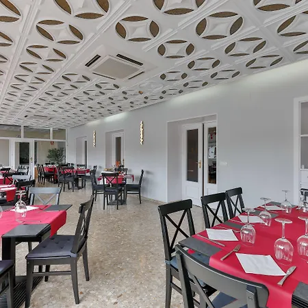 Oyo El Pilar Villacastín