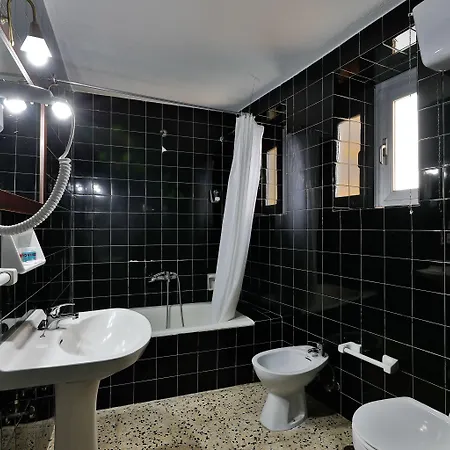 Oyo El Pilar בית הארחה