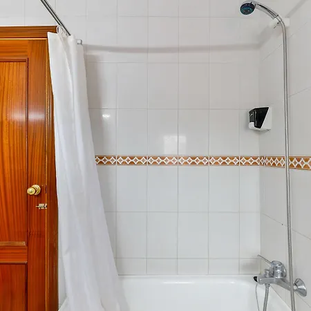 Oyo El Pilar 2*