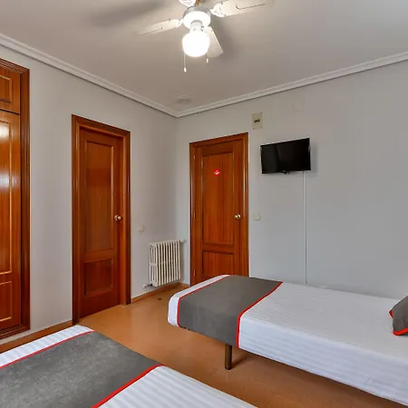 Oyo El Pilar בית הארחה 2*