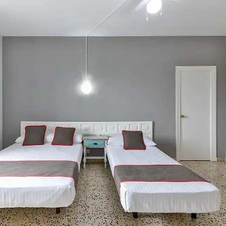 Oyo El Pilar בית הארחה