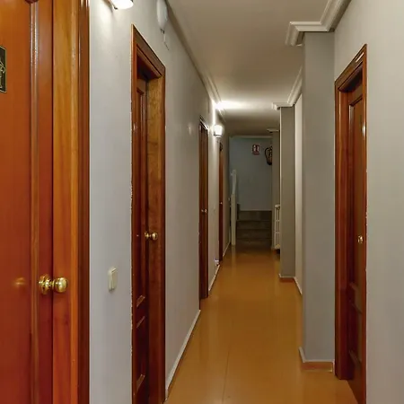 Pensión Oyo El Pilar 2*