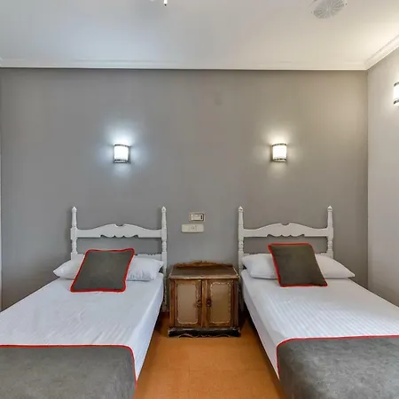 Pensión Oyo El Pilar 2*