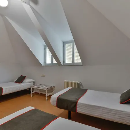 Oyo El Pilar 2* Villacastín