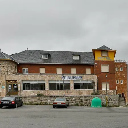 Oyo El Pilar Pensión Villacastín