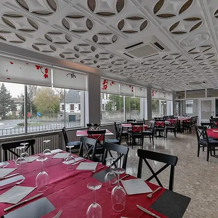 Oyo El Pilar Pensión Villacastín