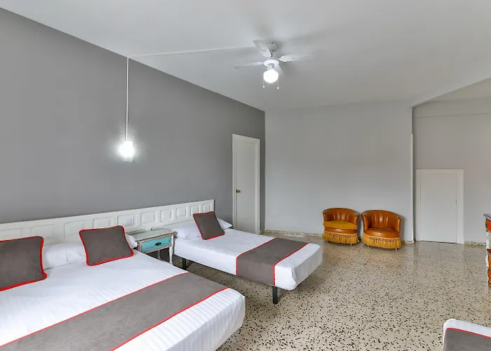 Oyo El Pilar Gæstehus 2*