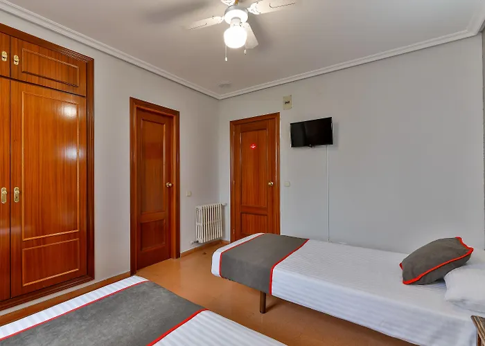 Oyo El Pilar Gæstehus 2*