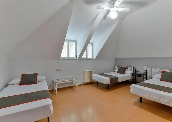 Oyo El Pilar Gæstehus 2*