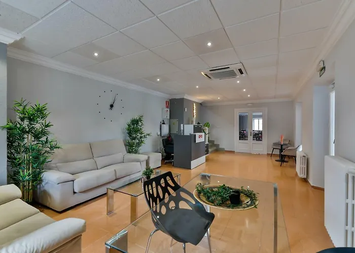 Oyo El Pilar Gæstehus 2*