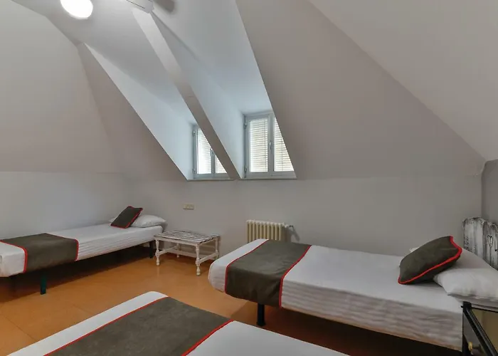 Oyo El Pilar 2* Villacastín