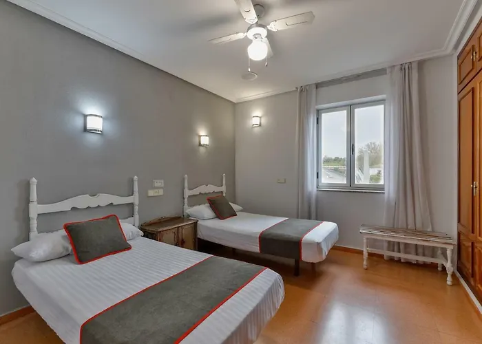 Oyo El Pilar Gæstehus 2*